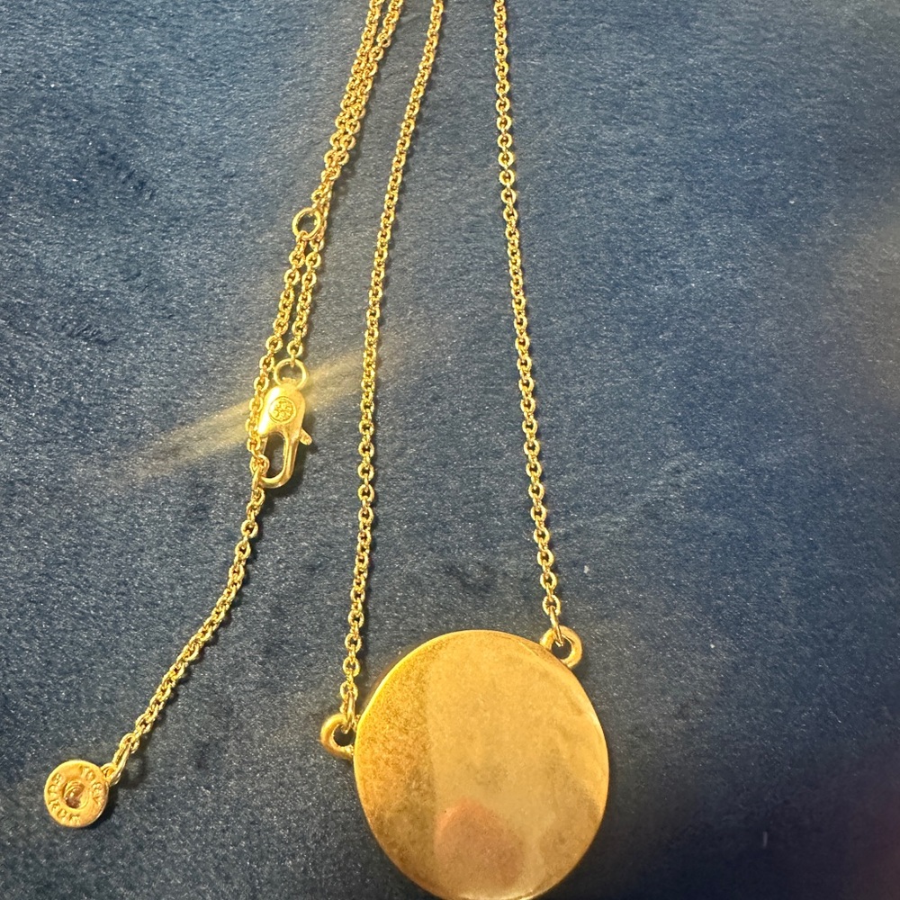 New Tory Burch Beautiful Gold and Mother of Pearl Kira Necklace - Picture 5 of 5